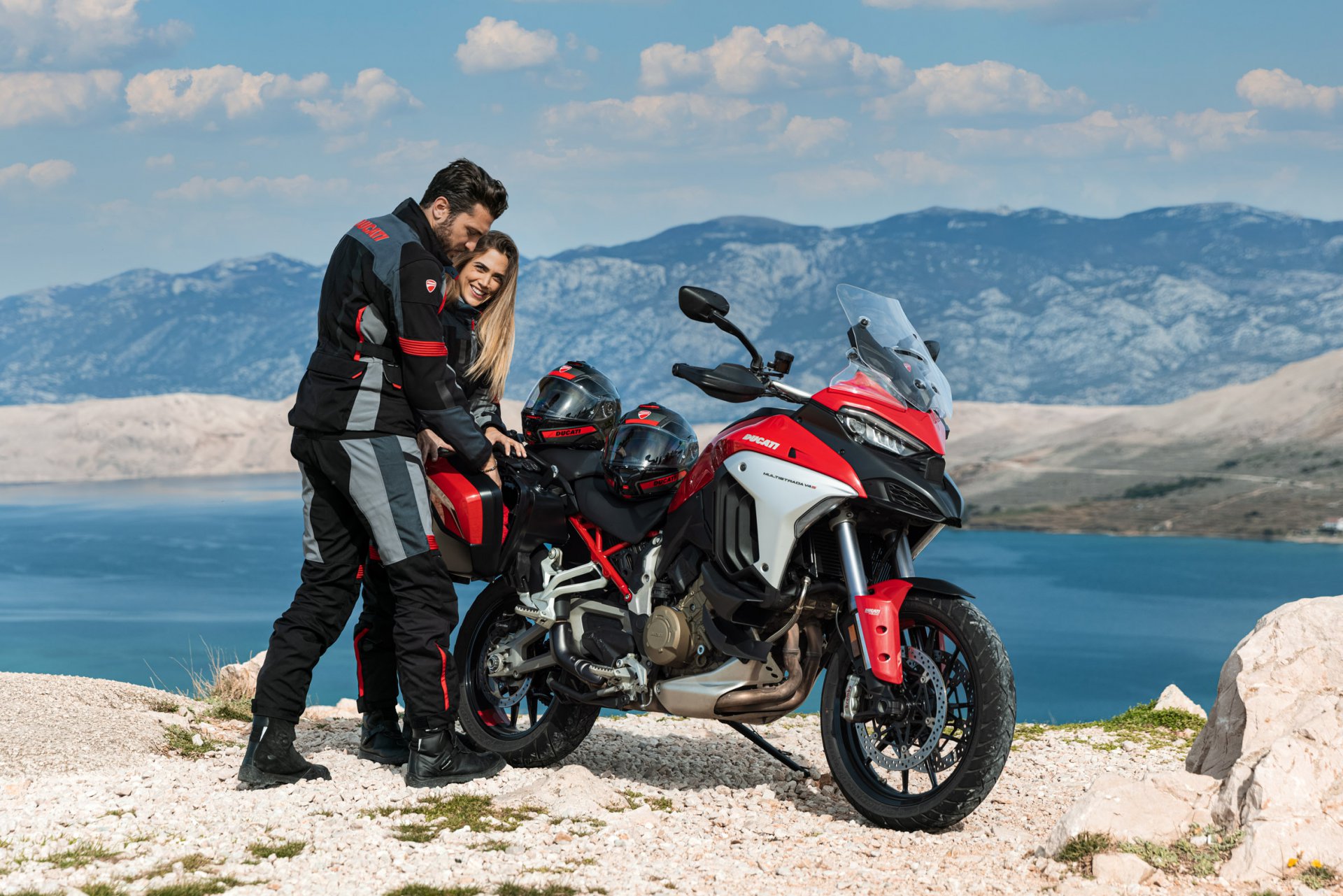Ducati Multistrada V4 S full red tua in pronta consegna a con bike value a 149 euro al mese e sei libero di restituirla!