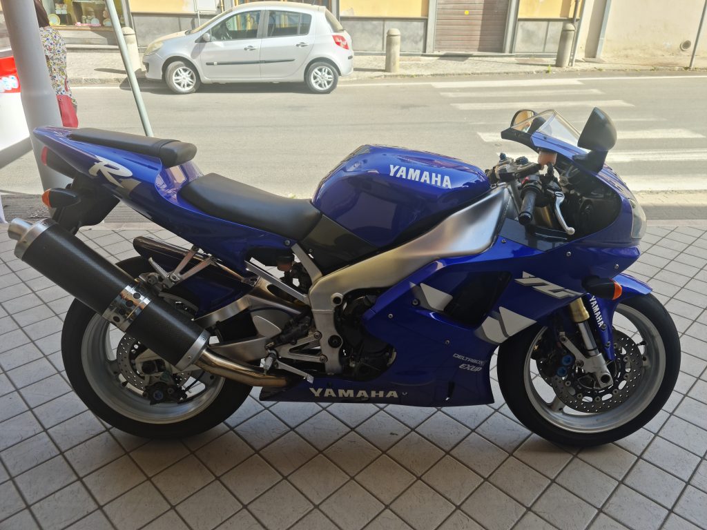 Yamaha R1 Blu Occasione