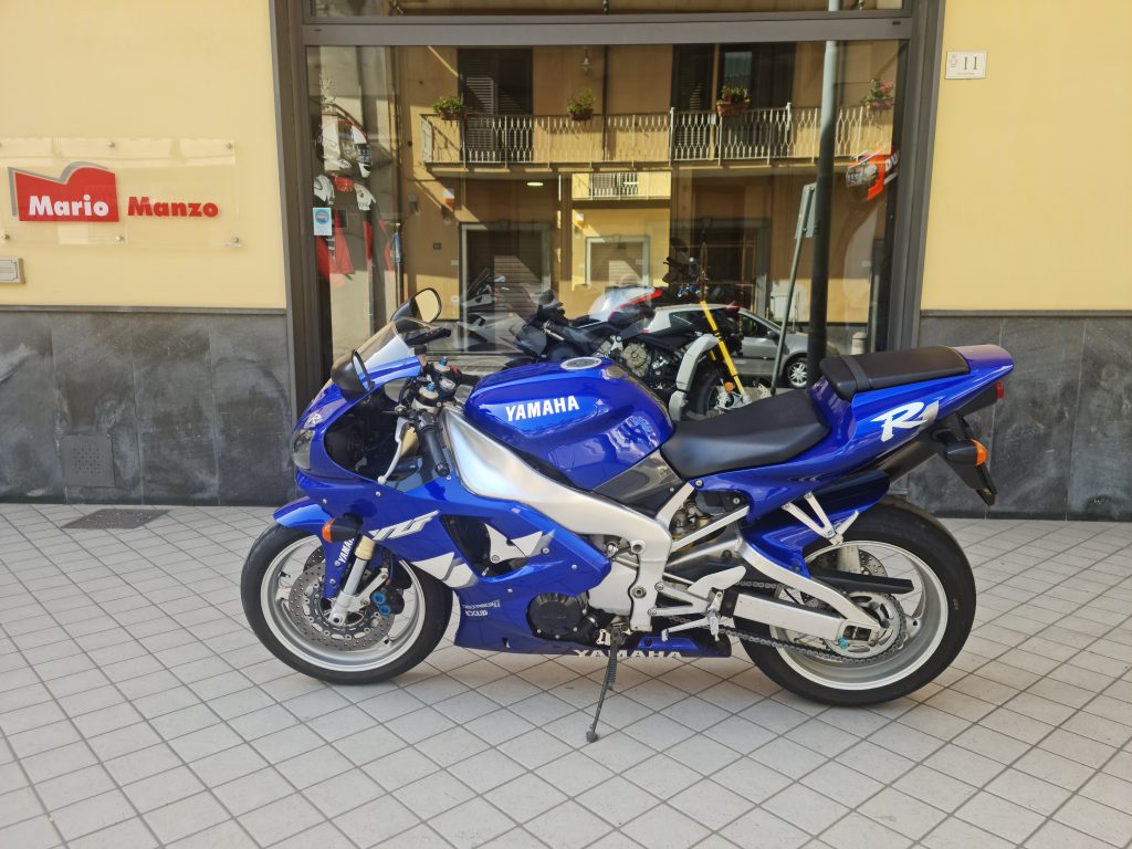 Yamaha R1 Blu Usata