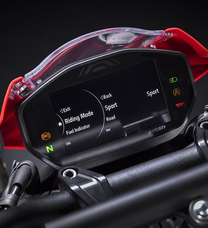 Ducati-Monster-SP-MY23-overview-carousel-imgtxt-03-677x740