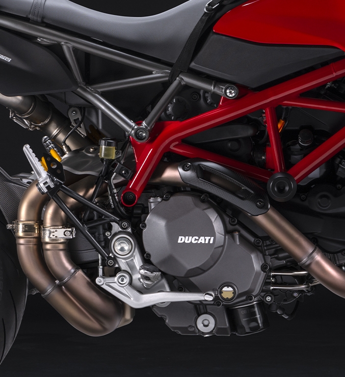 Ducati-Hypermotard-950-MY24-overview-carousel-imgtxt-677x740-03