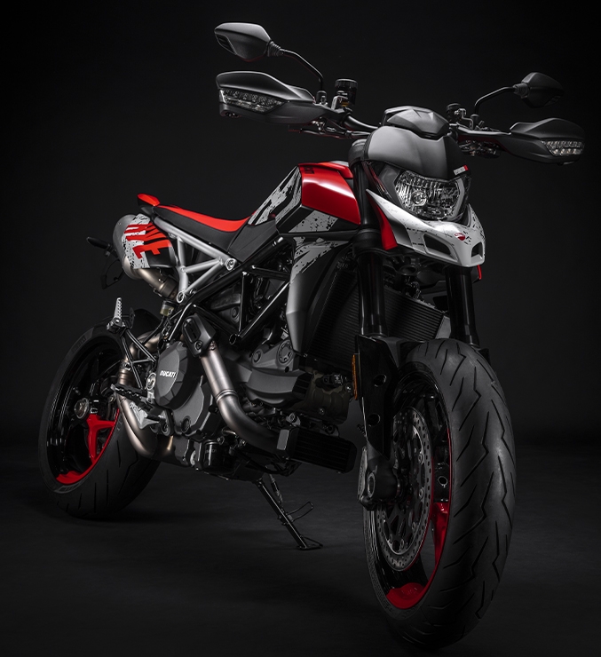 Ducati-Hypermotard-950-RVE-MY24-overview-carousel-imgtxt-677x740-01