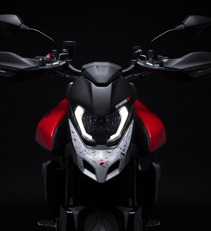 Ducati-Hypermotard-950-RVE-MY24-overview-carousel-imgtxt-677x740-03